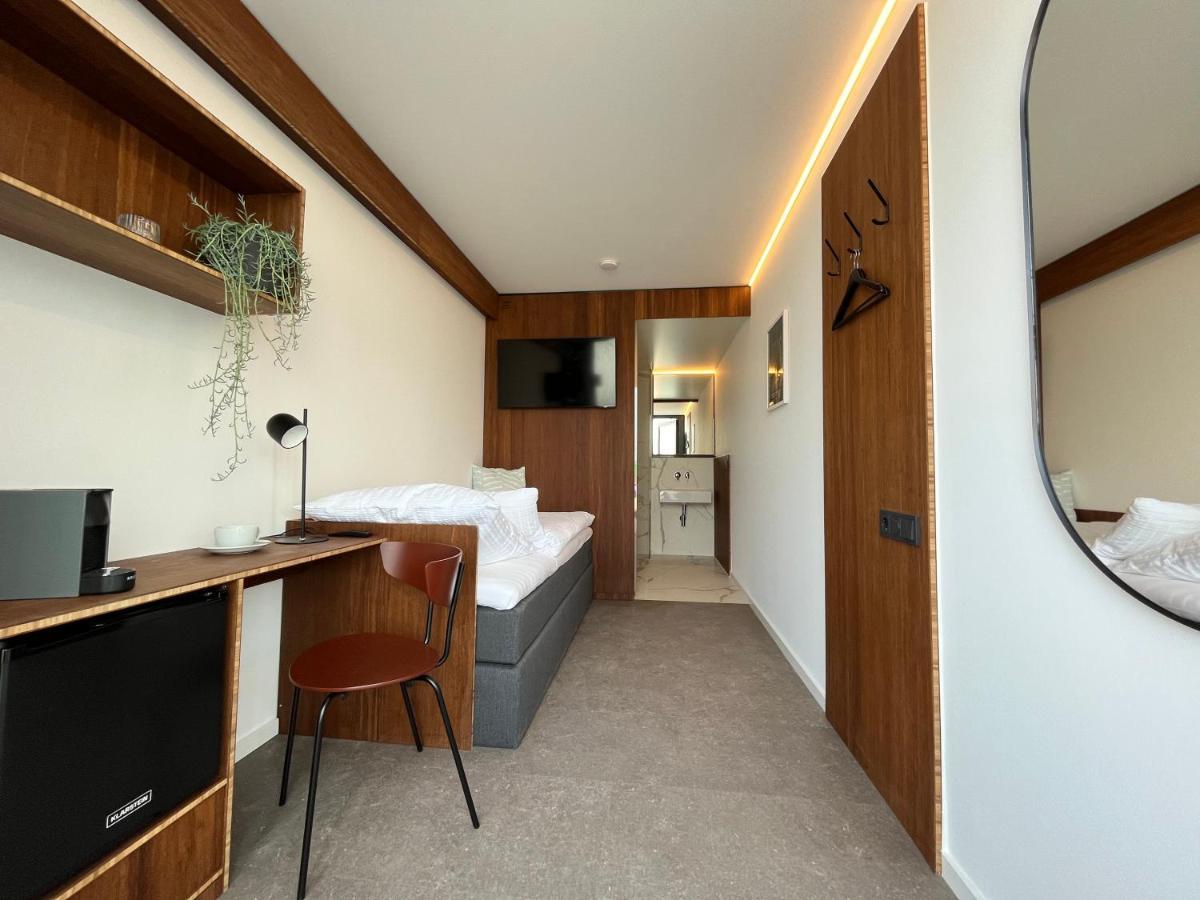 Tin Inn - Hueckelhoven - Das Hotel Aus Hochwertig Ausgebauten Ueberseecontainern Esterno foto