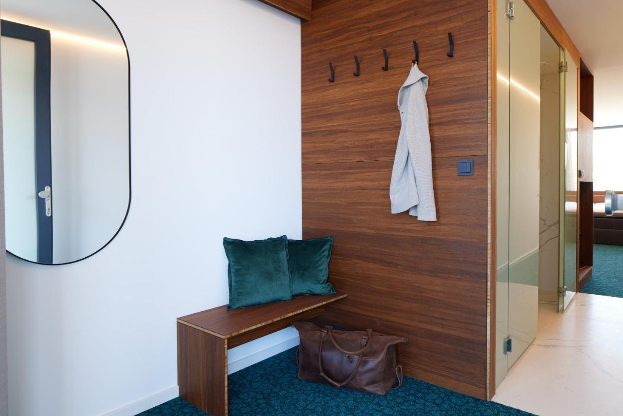 Tin Inn - Hueckelhoven - Das Hotel Aus Hochwertig Ausgebauten Ueberseecontainern Esterno foto