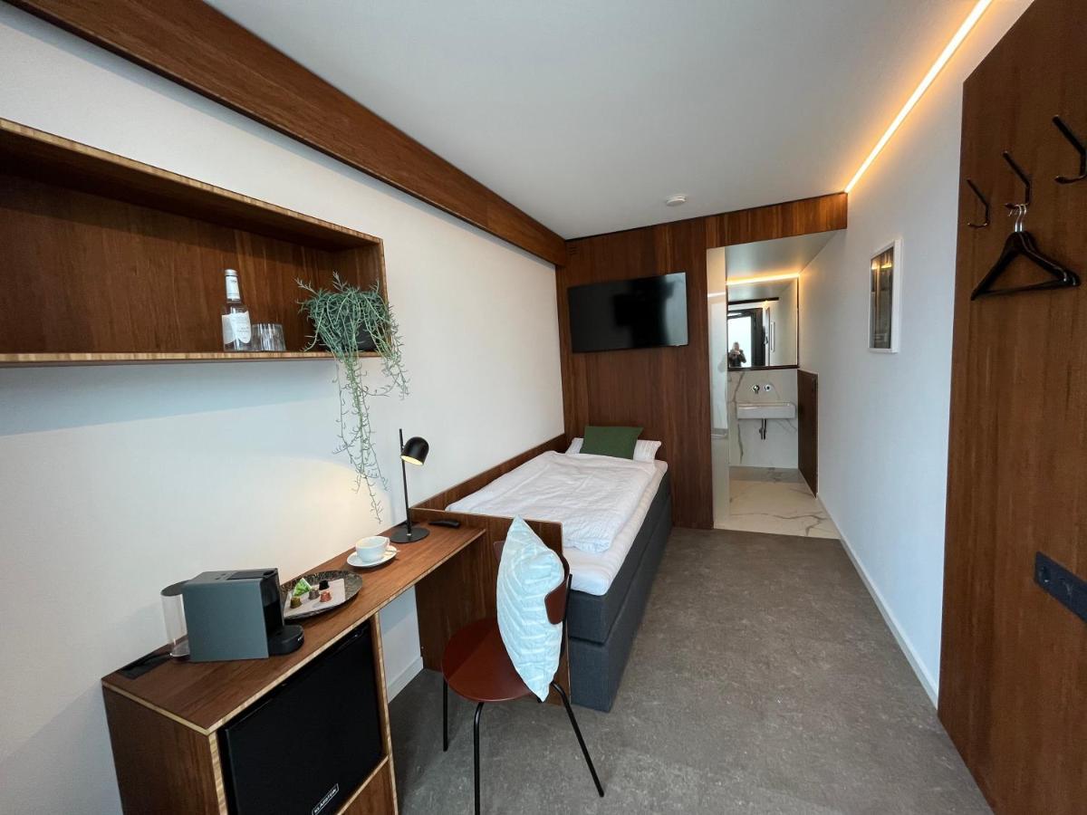 Tin Inn - Hueckelhoven - Das Hotel Aus Hochwertig Ausgebauten Ueberseecontainern Esterno foto