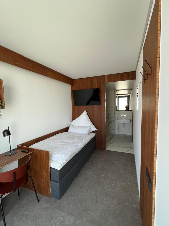 Tin Inn - Hueckelhoven - Das Hotel Aus Hochwertig Ausgebauten Ueberseecontainern Esterno foto