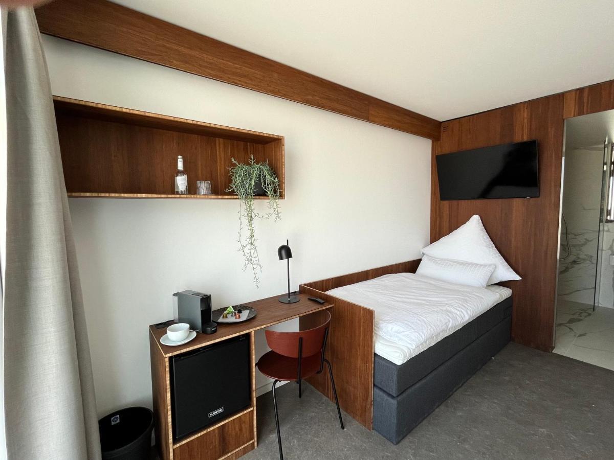 Tin Inn - Hueckelhoven - Das Hotel Aus Hochwertig Ausgebauten Ueberseecontainern Esterno foto