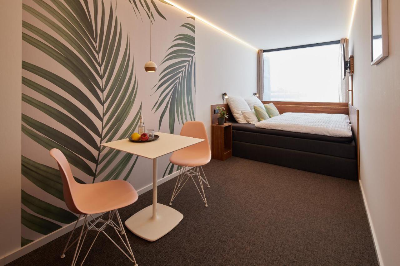 Tin Inn - Hueckelhoven - Das Hotel Aus Hochwertig Ausgebauten Ueberseecontainern Esterno foto