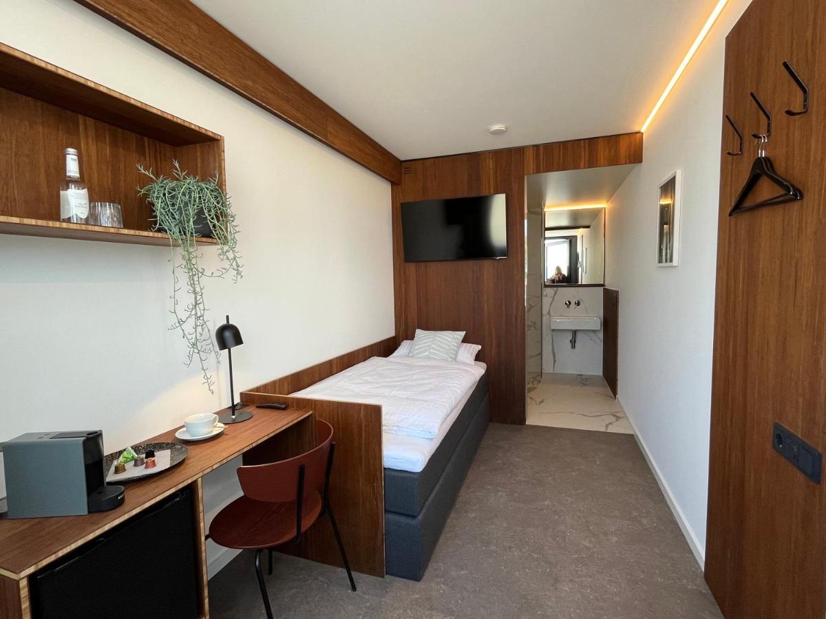Tin Inn - Hueckelhoven - Das Hotel Aus Hochwertig Ausgebauten Ueberseecontainern Esterno foto