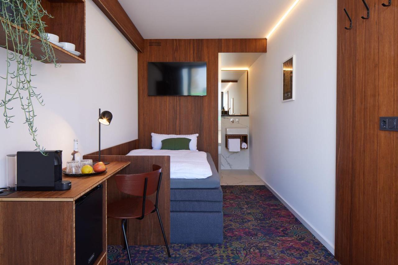 Tin Inn - Hueckelhoven - Das Hotel Aus Hochwertig Ausgebauten Ueberseecontainern Esterno foto